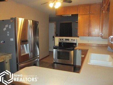 308 S 3rd St, Klemme, IA 50449 - photo 7