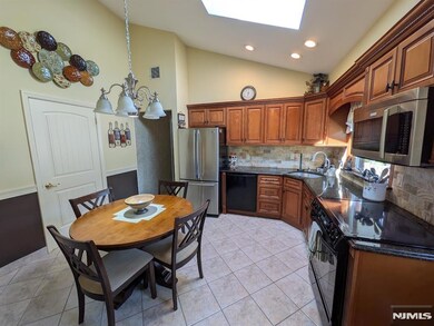 302 Lincoln Ave, Totowa, NJ 07512 - photo 7