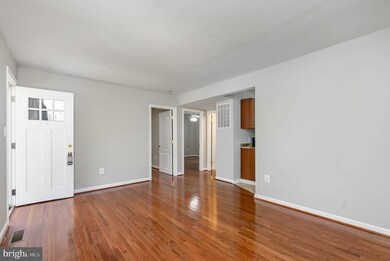 919 Renfrew St, Essex, MD 21221 - photo 4