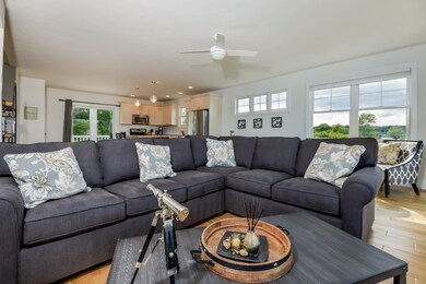 007-Living_Room-2844528-large
