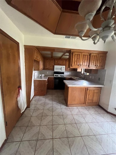 1428 NE 26th St, Moore, OK 73160 - photo 4