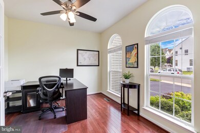 36087 Welland Dr, Round Hill, VA 20141 - photo 2