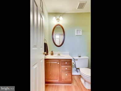 10629 Alison Dr, Burke, VA 22015 - photo 3