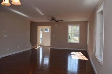 49 Millers Farm Dr, Rochester, NH 03868 - photo 4