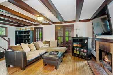 03_15248ThreeOaksRoad_1_LivingRoom_LowRe