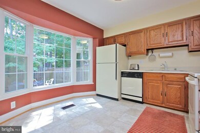 2931 Waterford Ct, Vienna, VA 22181 - photo 4