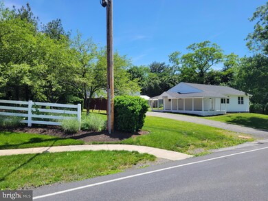 2380 Lambs Gap Rd, Enola, PA 17025 - photo 2