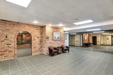 Lobby 3 (1)