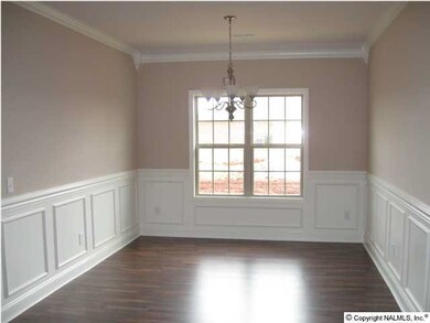 LARGE FORMAL DINING ROOM!