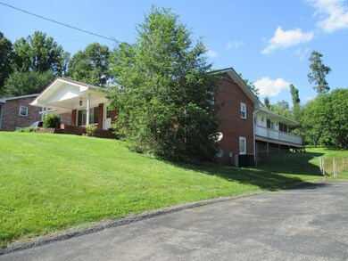 1409 Stoneybrook Dr, Johnson City, TN 37601 - photo 2