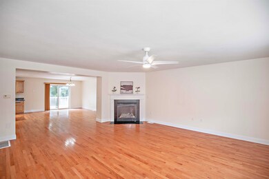 10 Crestview Cir, Londonderry, NH 03053 - photo 7