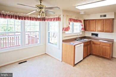 9702 Walthorne Ct, Burke, VA 22015 - photo 6