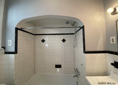 41 S Manning Blvd unit 2nd Floor Front, Albany, NY 12203 - photo 4