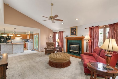 2542 E Leach Ave, Des Moines, IA 50320 - photo 7