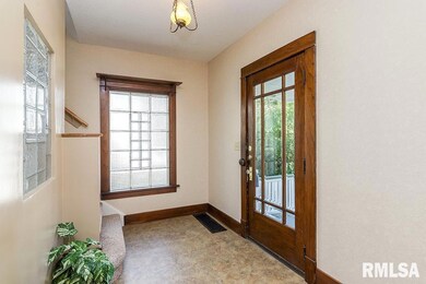1011 W 16th St, Davenport, IA 52804 - photo 3
