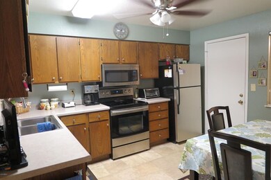 EAT-IN KITCHEN