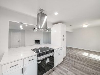 632 Melbourne Ct, Hurst, TX 76053 - photo 6