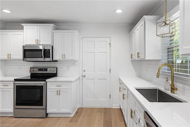 1509 Heathcliff Rd, High Point, NC 27262 - photo 7