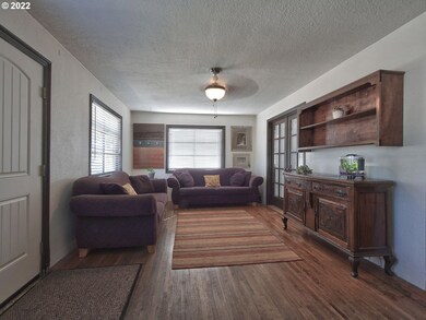 408 SW Harrison St, Sheridan, OR 97378 - photo 6