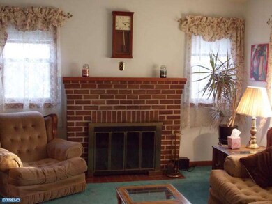 204 Hazel Ave, Folsom, PA 19033 - photo 3