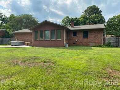 410 Chestnut Ln, Statesville, NC 28625 - photo 4