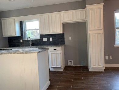 5722 Arncliffe Dr, Houston, TX 77088 - photo 5