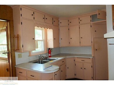 1626 Shubel Ave, Lansing, MI 48910 - photo 3