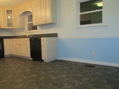 NICE SIZE DINING AREA OFF KITCHEN