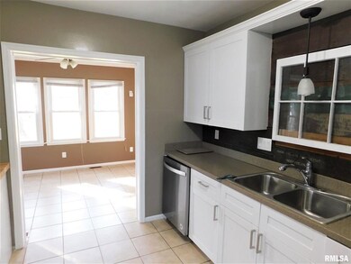 2139 Grove St, Davenport, IA 52804 - photo 7