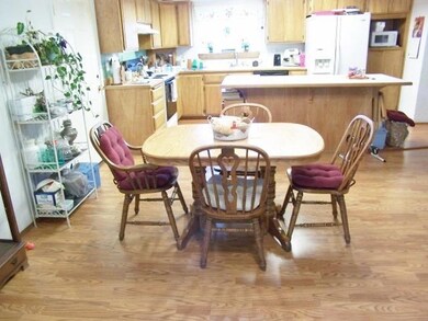 981 Beall Ln, Central Point, OR 97502 - photo 5