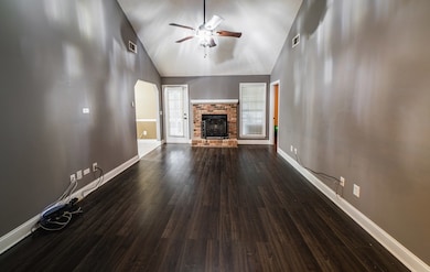 Family Room w Fireplace