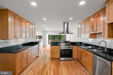 11446 Links Dr, Reston, VA 20190 - photo 7