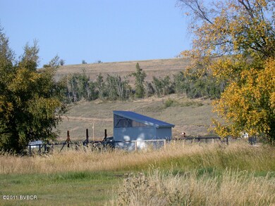 Run in barn with tack room and 2 corals