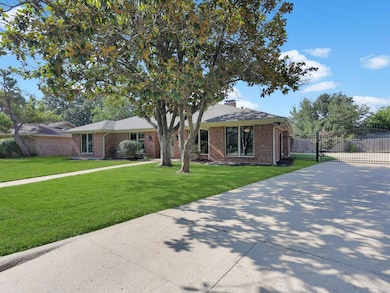 4421 Cartagena Dr, Fort Worth, TX 76133 - photo 2