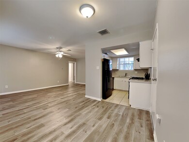 6422 French Chateau Dr, Houston, TX 77088 - photo 6