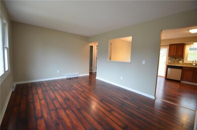 1304 E 35th Ct, Des Moines, IA 50317 - photo 3