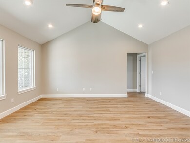 5821 Coldspring Ln, Bartlesville, OK 74006 - photo 7