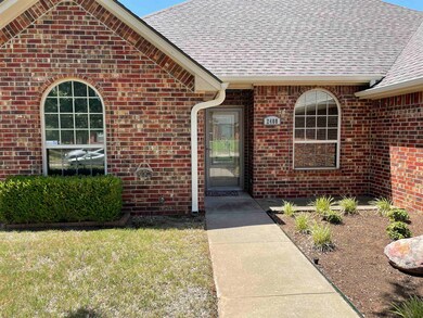 2408 Meadowview Dr, Duncan, OK 73533 - photo 2