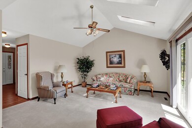 2833 Fox Pointe Dr, Columbus, IN 47203 - photo 6