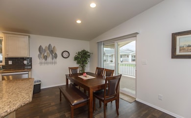 333 Mountain View Dr unit 86, Talent, OR 97540 - photo 7