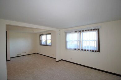 832 N Emroy Ave, Elmhurst, IL 60126 - photo 4