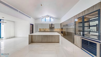 Modern Kitchen, Cocina moderna ,enseres y equipo de alta calidad! High end equipment and appliances!