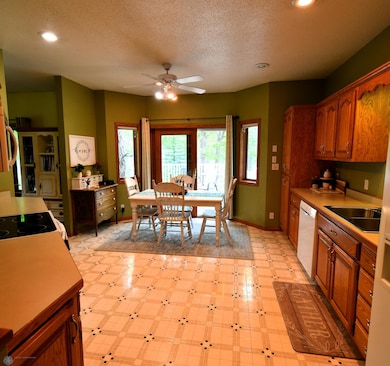 Kitchen1.JPG
