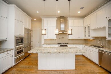 1614 W Rose Terrace Ln, Houston, TX 77055 - photo 6