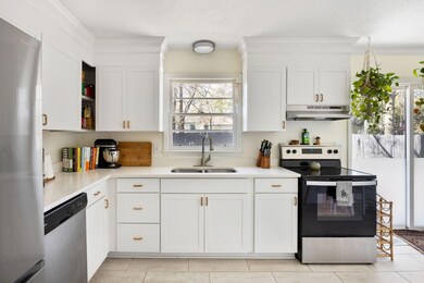 6-web-or-mls-Coastal RE Photo 5813 Edinb