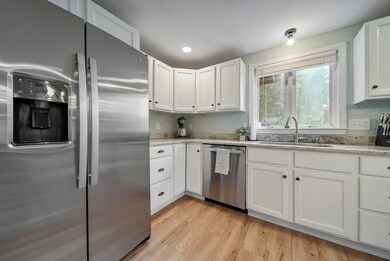 69 Litchfield Rd, Londonderry, NH 03053 - photo 6