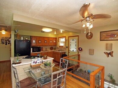 Kitchen & Eating Area
