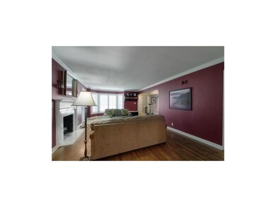 Living Room with view of Baywindow.