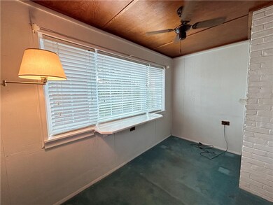 641 Locust St, Turtle Creek, PA 15145 - photo 4