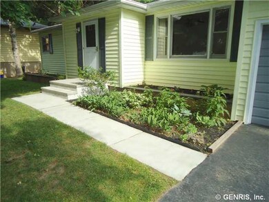 Exterior Front Front Entrance/Sidewalk